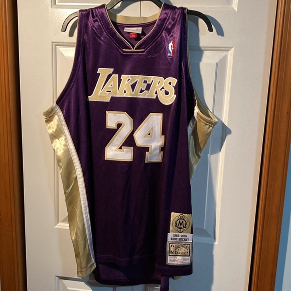 Mitchell & Ness Cobe Brayant (1996-2016) Authentic Jersey - Picture 2 of 6